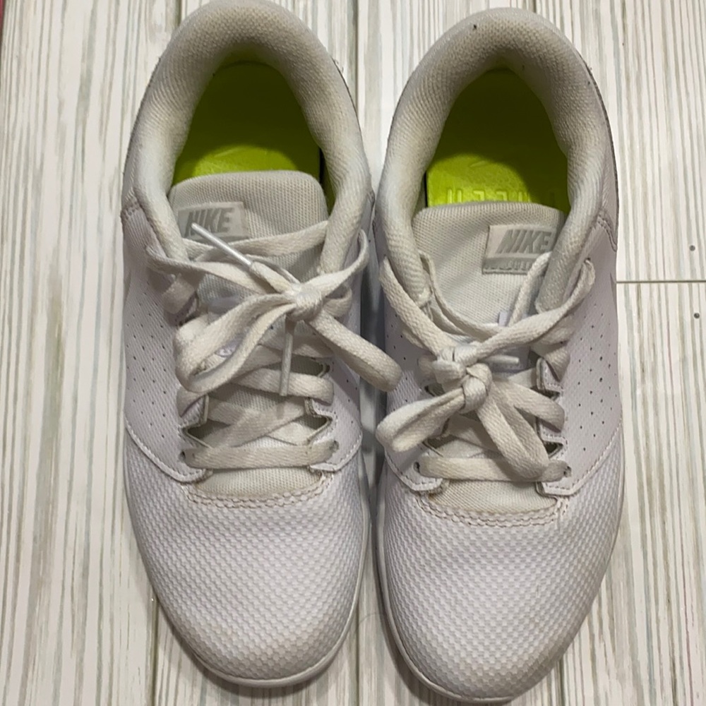 Nike cheer shoes youth size 1